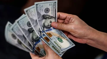 زلزال نقدي.. كيف تسيطر التحولات الاقتصادية العالمية على مستقبل سعر الدولار؟